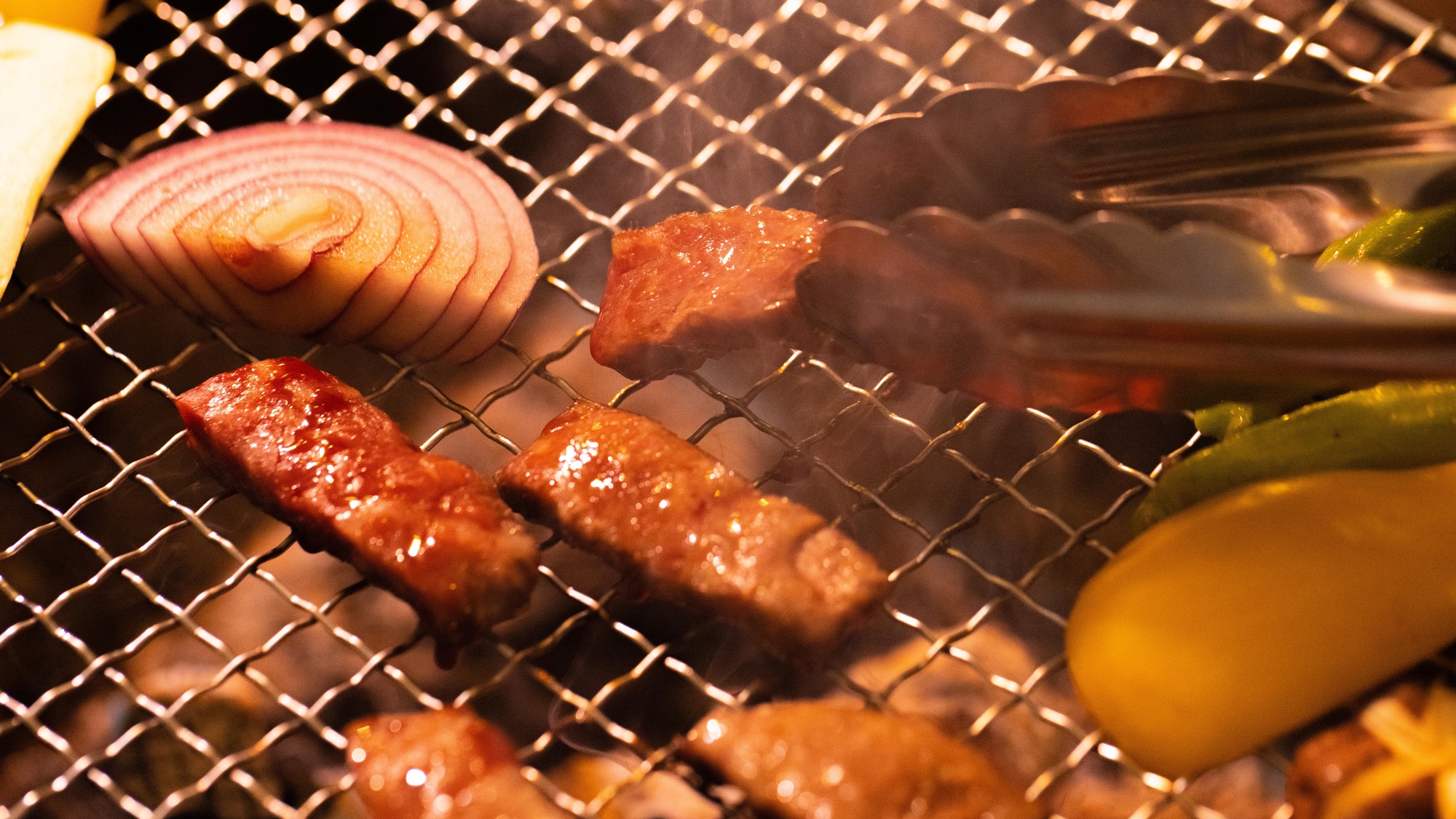 【BBQ】テントや炭等、荷物になりがちな備品は完備！いっぱい食べた後は温泉でごゆっくり。 ※イメージ