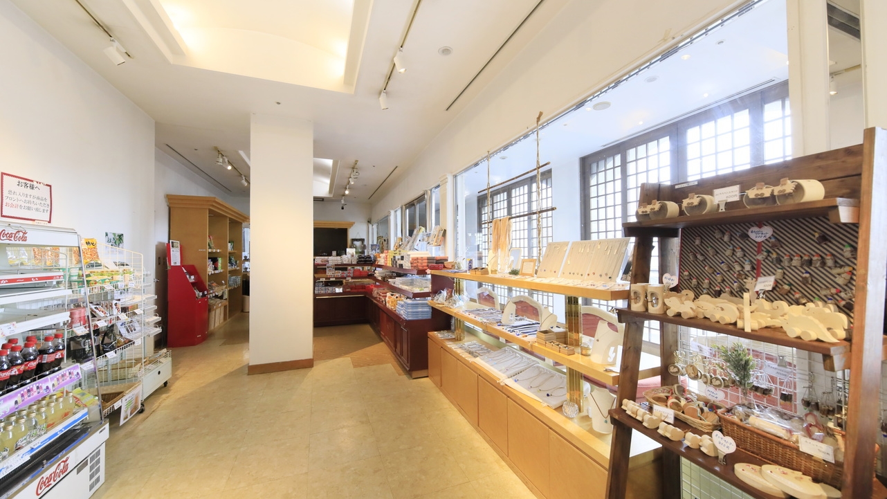 【館内利用券1人2，000円分／ホテルビュッフェ】お土産や夕食時ドリンクなど自由に使える利用券付