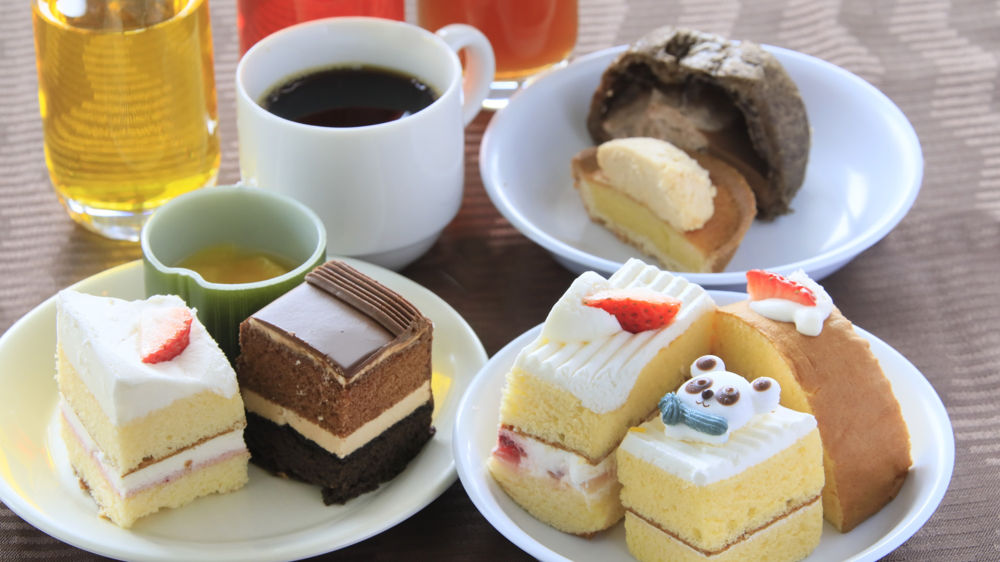 シャトレーゼ ガトーキングダム 小海のウェルカムスイーツビュッフェのケーキ