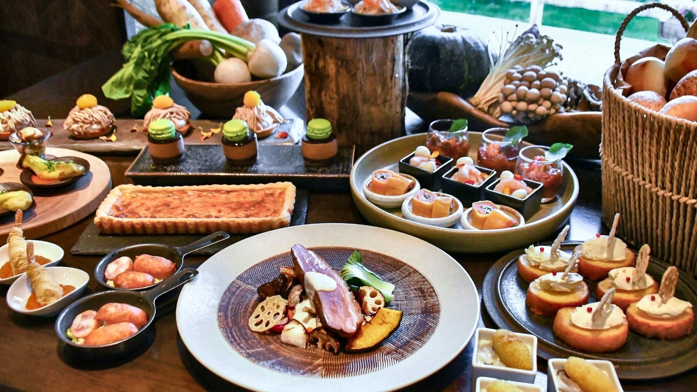 【オクトーバーフェスト秋の味覚ビュッフェ】ハロウィンも！夕食ビールワイン飲み放題〇1000円券付