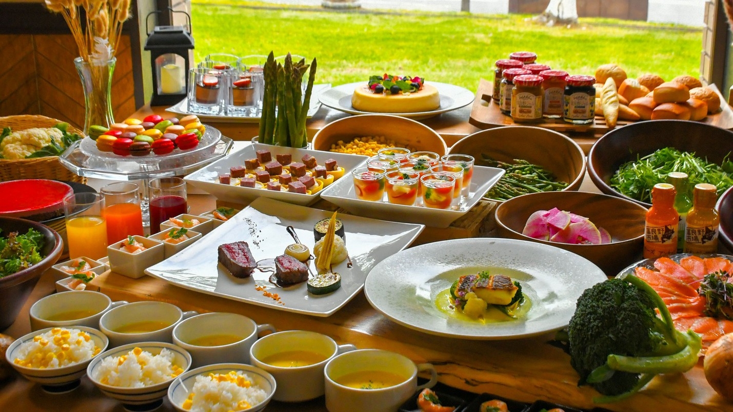 【6月〜7月末最盛期】富良野絶景ラベンダー♪マップ付〜富良野の旬を味わう夏限定セミビュッフェ〇2食付