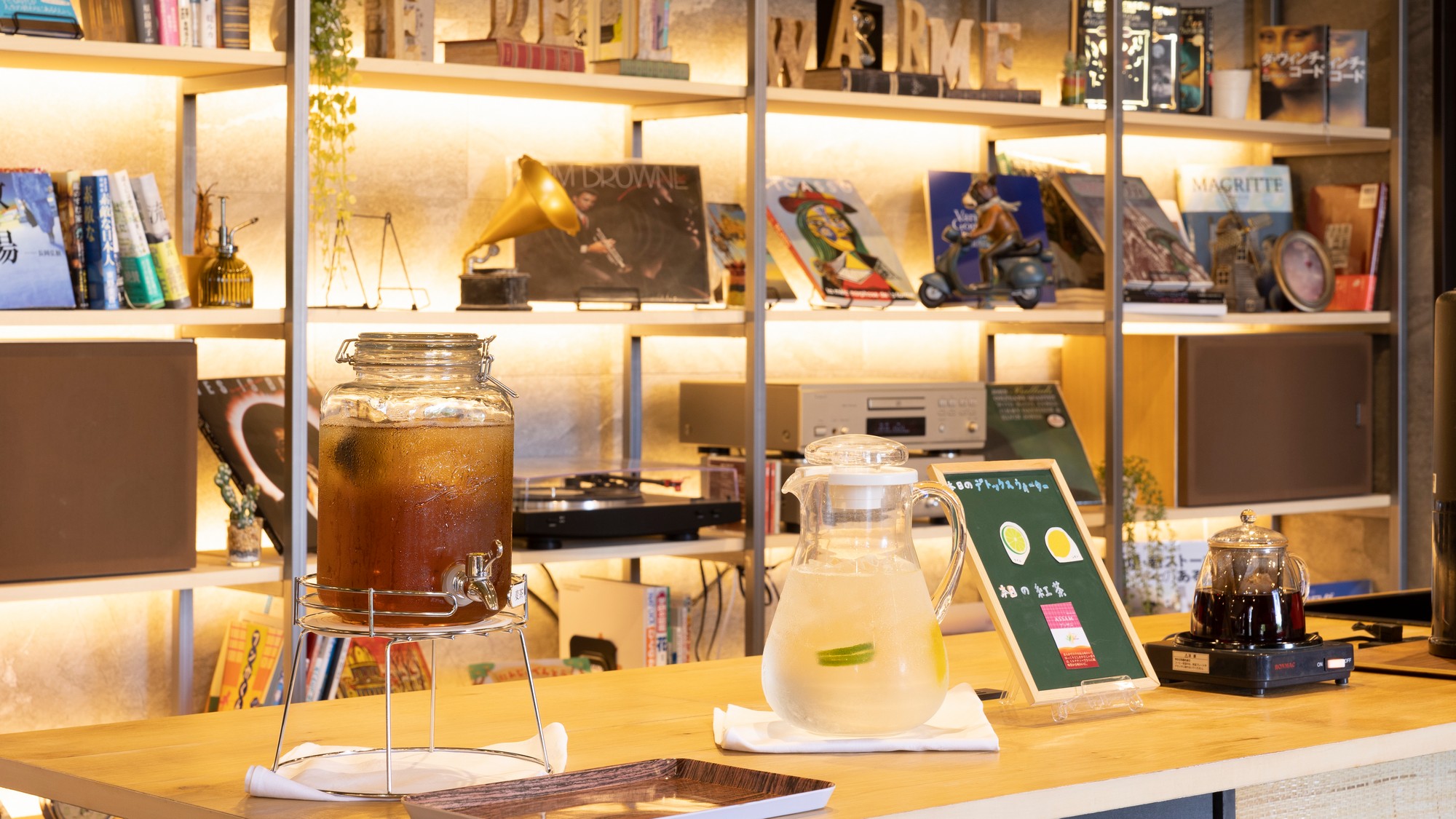   【ラウンジ】14時～19時まではウェルカムドリンクもご用意しております。ゆったりとした時間を滞在