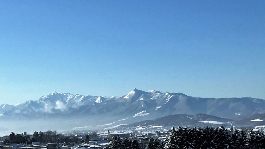 芦別岳と富良野スキー場の遠景