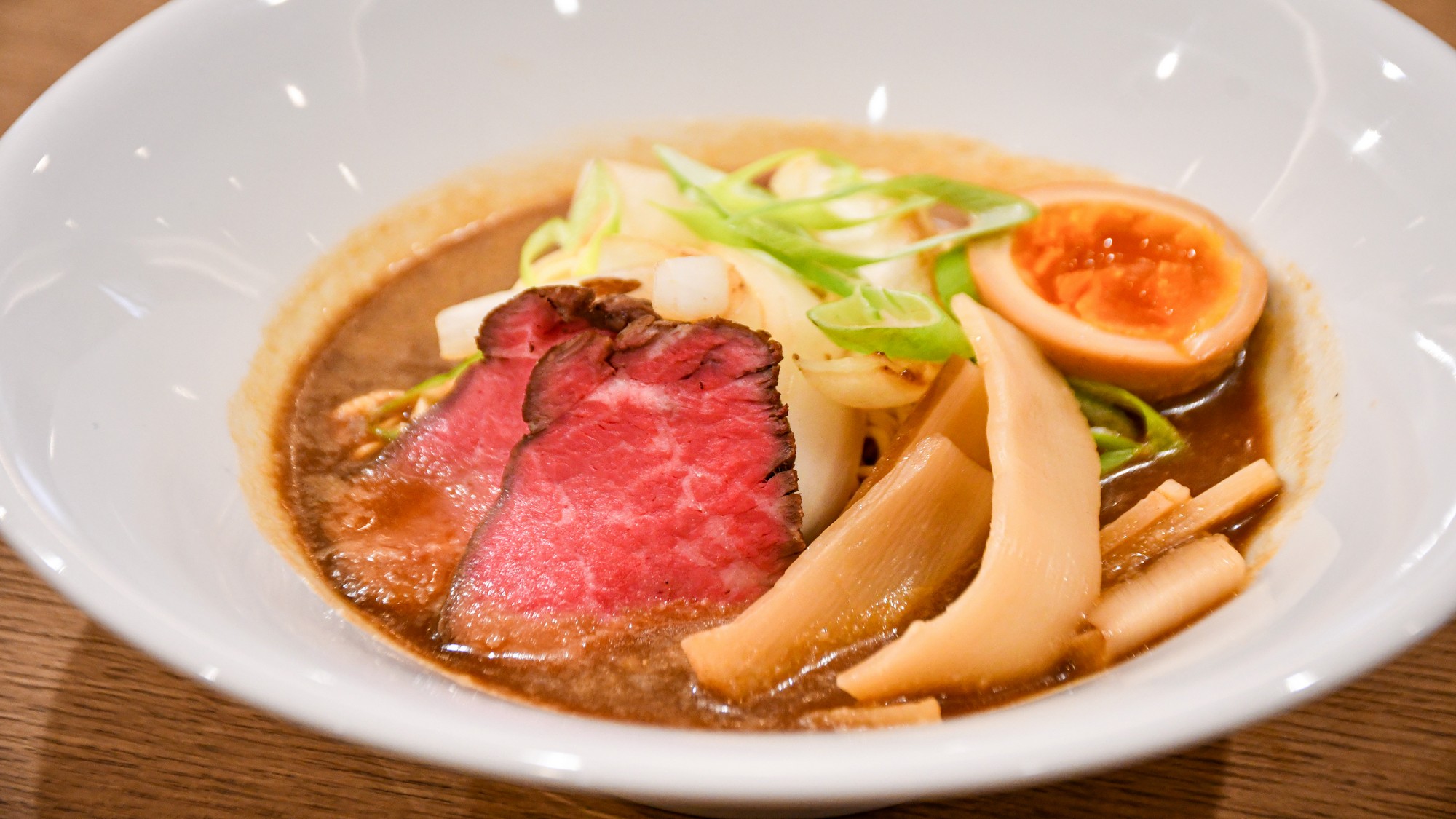 人気の朝ラーメンは、旭川風醤油味で【エーデルヴェルメの朝食ビュッフェ】