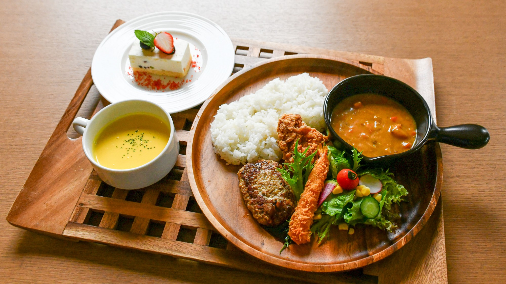 お子様プレートセットもボリュームたっぷり♪