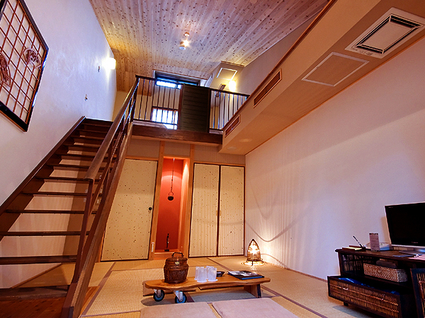 Japanese-style room with loft