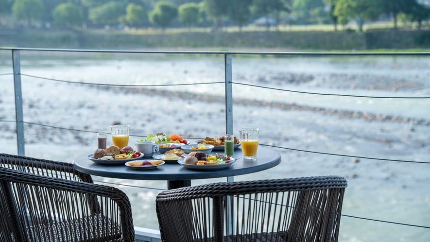 ■朝食■美しい球磨川を眺めながらお楽しみいただけます。