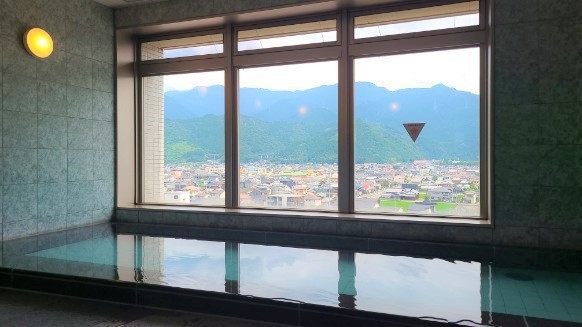 【秋セール】石鎚山を望める展望浴場あります★朝食付き