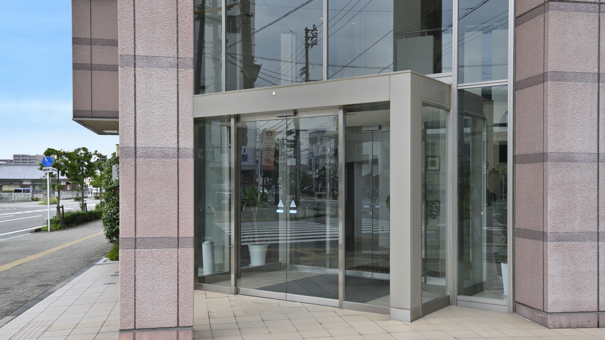 【エントランス】