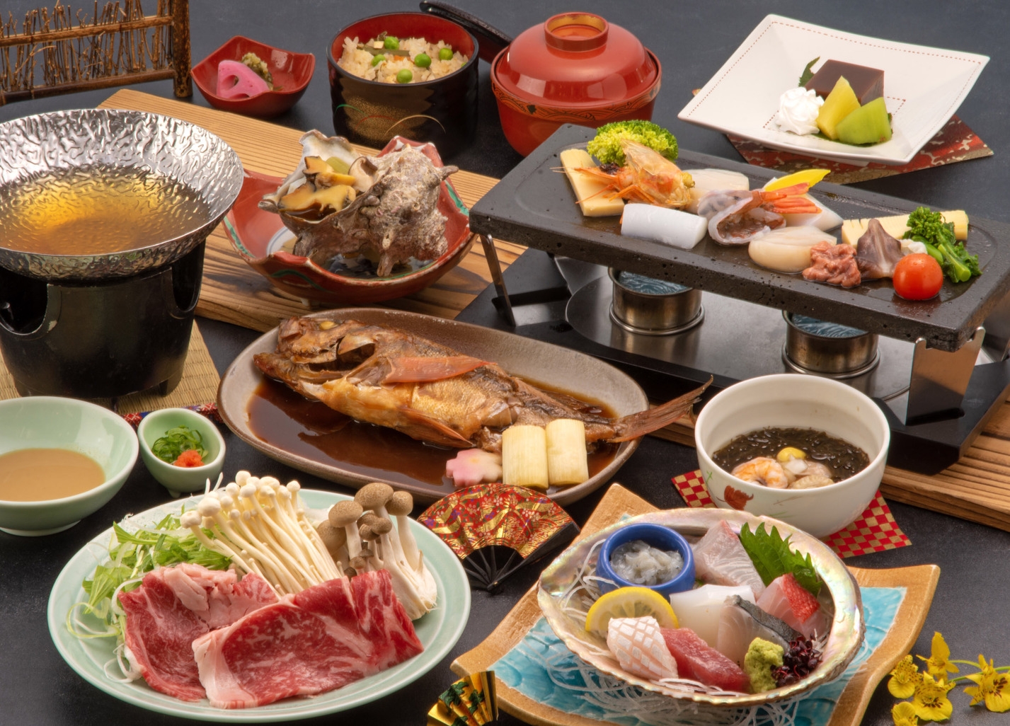 お造り７種盛り・あしたか牛しゃぶしゃぶ・大サザエの磯煮《三ツ星会席》