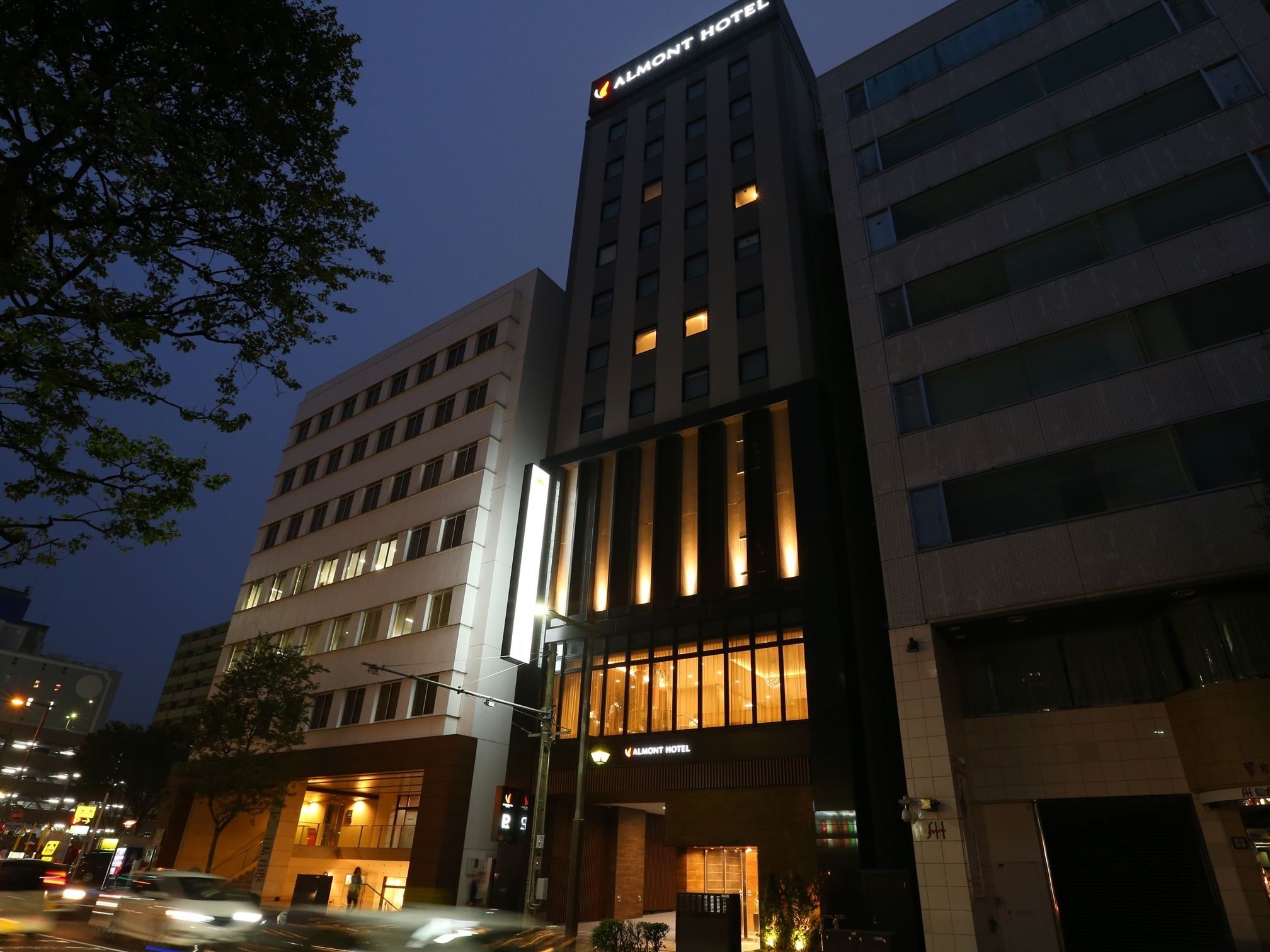 ホテル外観　夜2024