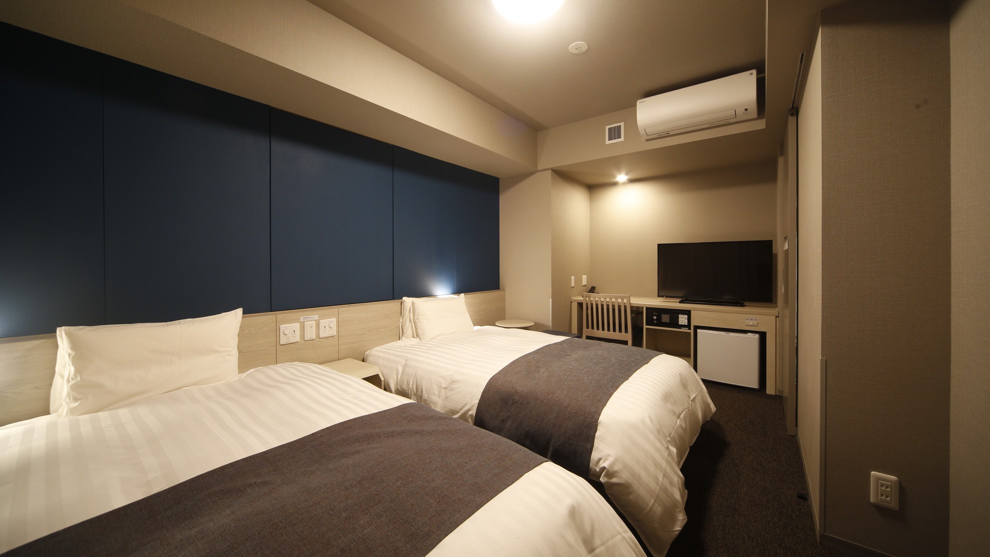 ツインルーム②　19.1～20.7平米　シモンズ社製ベッド（120cm×195cm×2台）