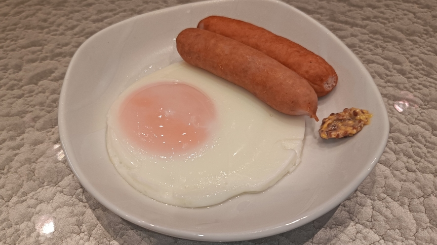 目玉焼きとソーセージ