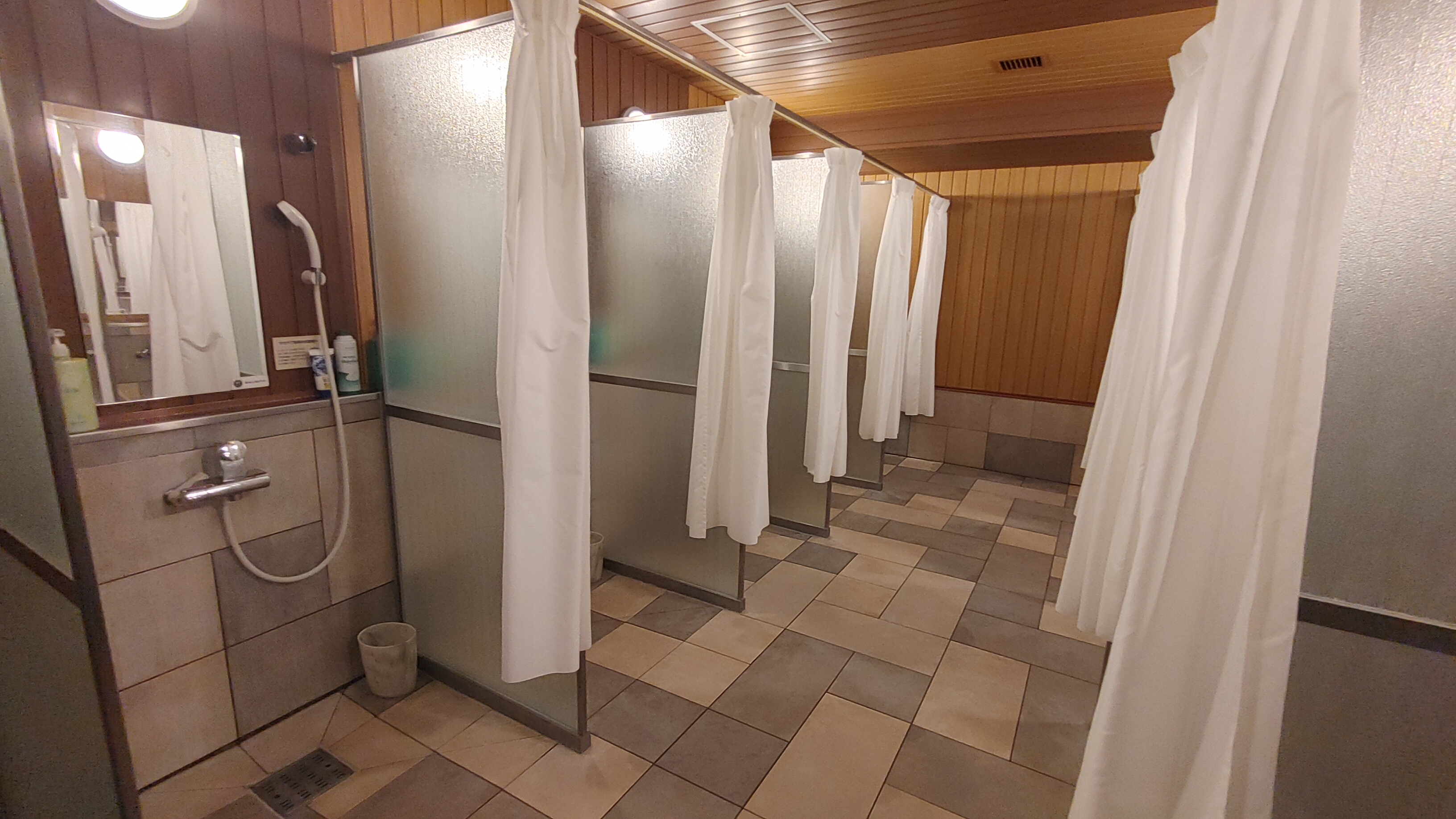 【シャワーブース】