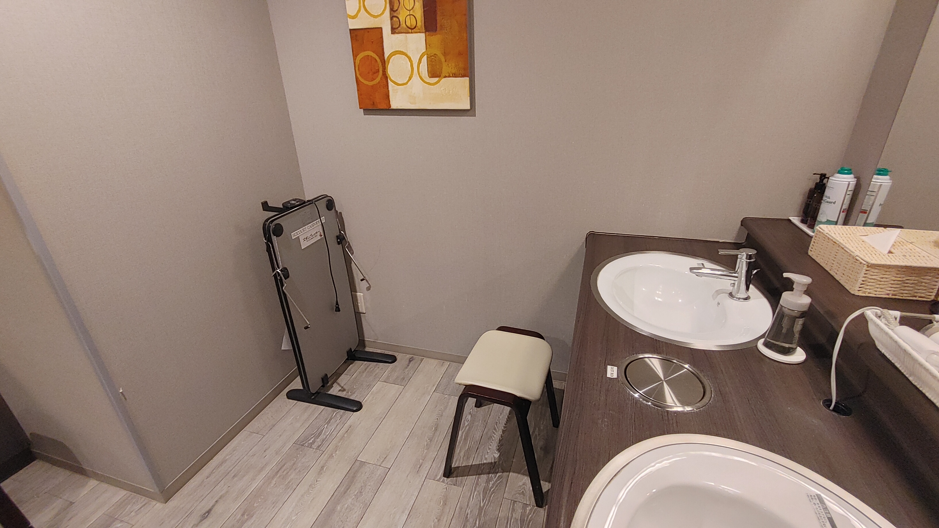 スタイリングルーム・ズボンプレッサー