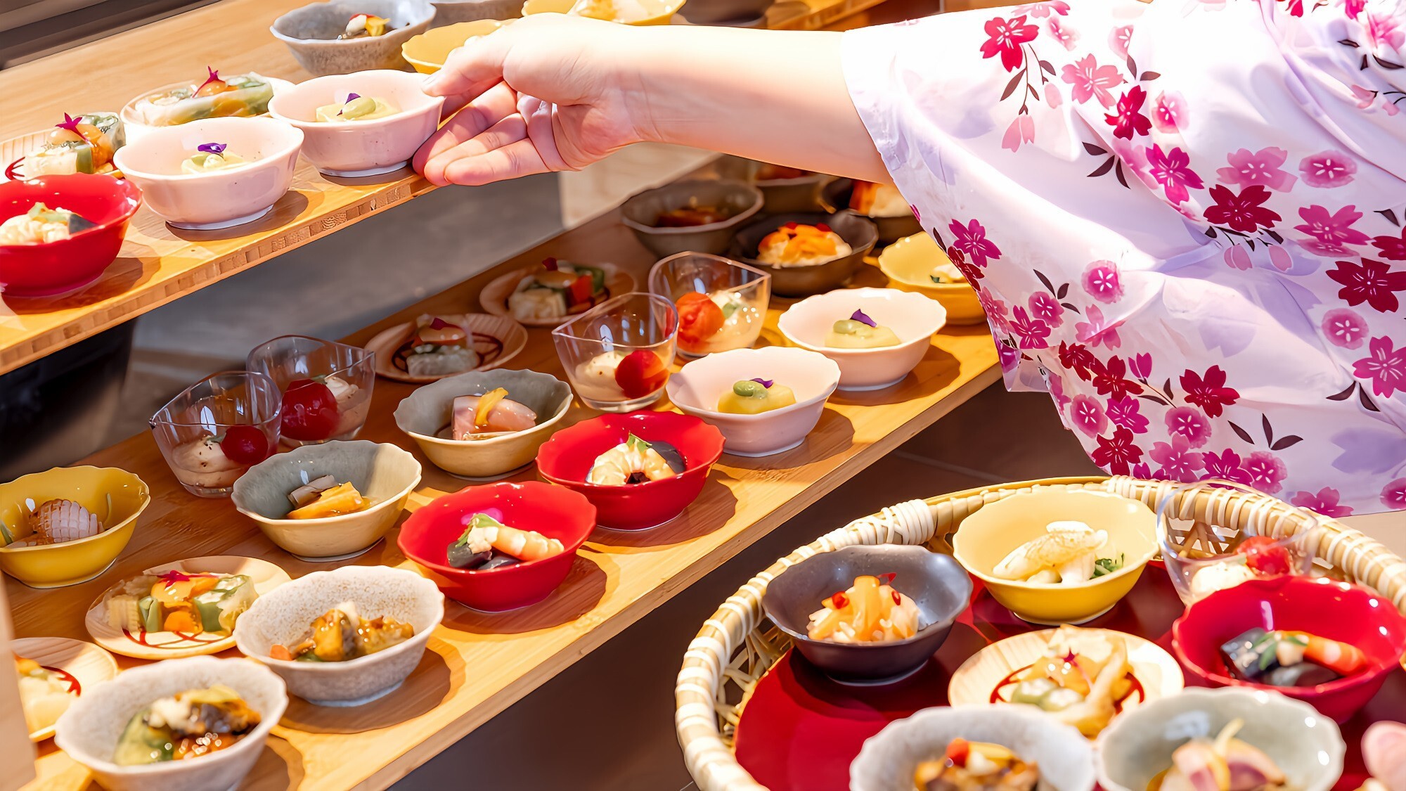 【夕食】ビュッフェ台からお好きな小鉢を選んで、自分だけのオリジナル八寸をお楽しみください。