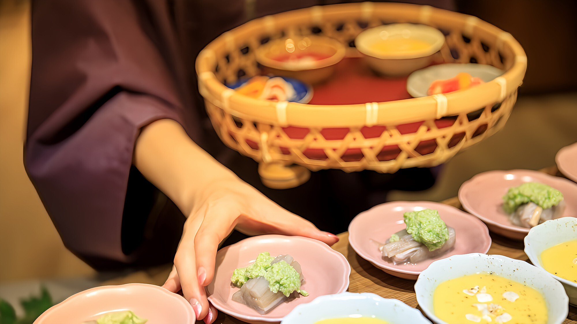 【夕食】はなをりスタイルのビュッフェは自分仕立ての八寸から。お好みの小鉢を竹籠にお取りください。