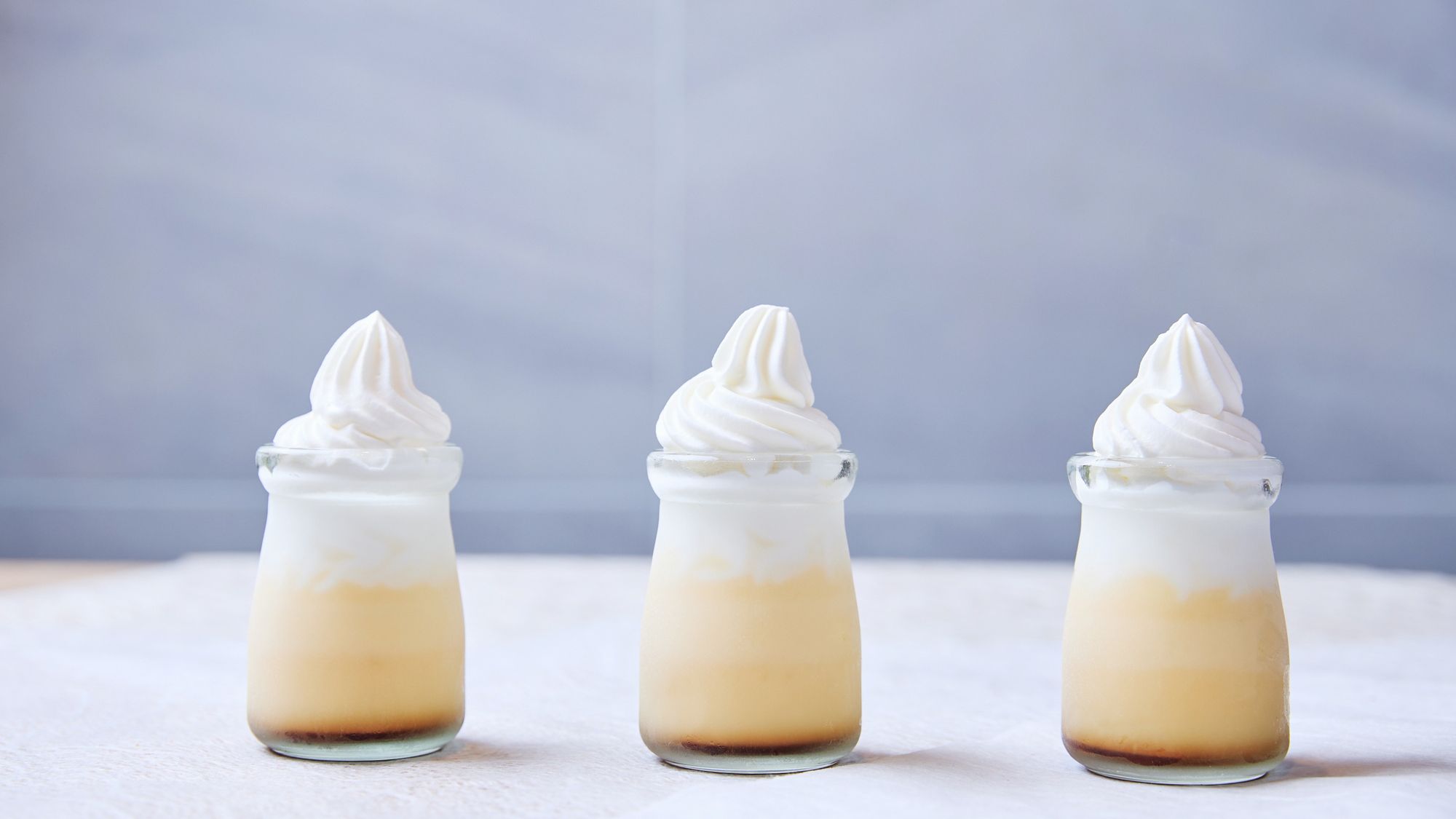 【夕食】ビュッフェのスイーツはホテルパティシエによる季節の味覚が並びます。