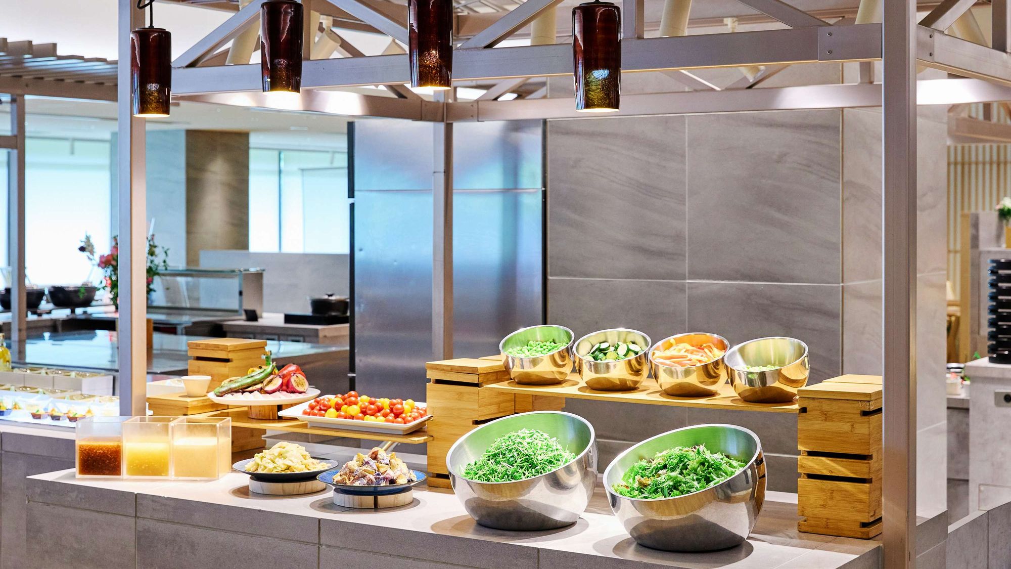 【夕食】はなをりの名にふさわしい彩り豊かなお料理をご用意