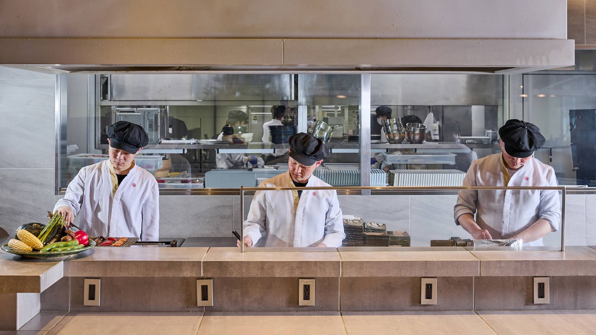 【夕食】はなをりの名にふさわしい彩り豊かなお料理をご用意