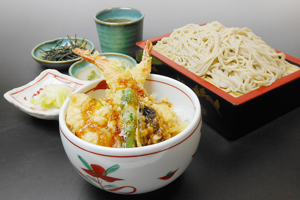 【レストラン福鶴亭】 海老天丼とそば