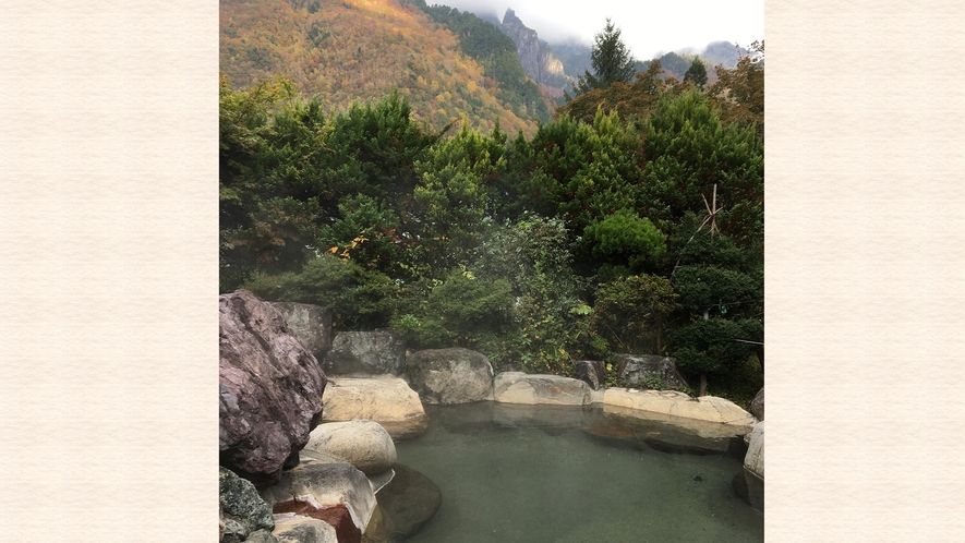 *露天風呂は天気が良い日には焼岳や錫杖岳を眺めることができます。