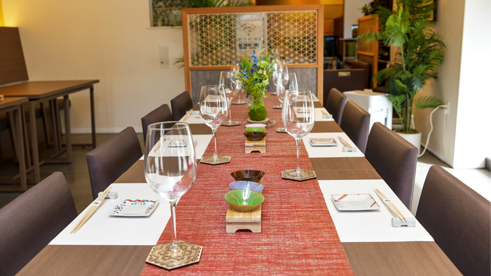 夕食の際のテーブルセット