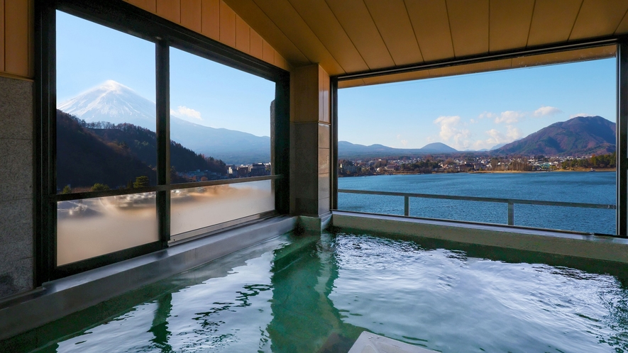 女性大浴場から眺める富士山と河口湖　絶景を満喫