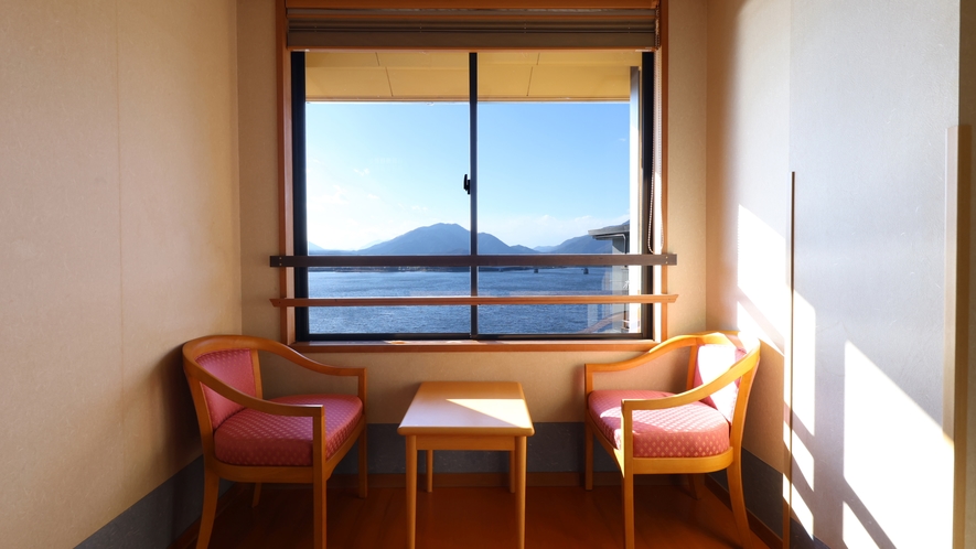 和室8畳　河口湖と富士山を眺める広縁