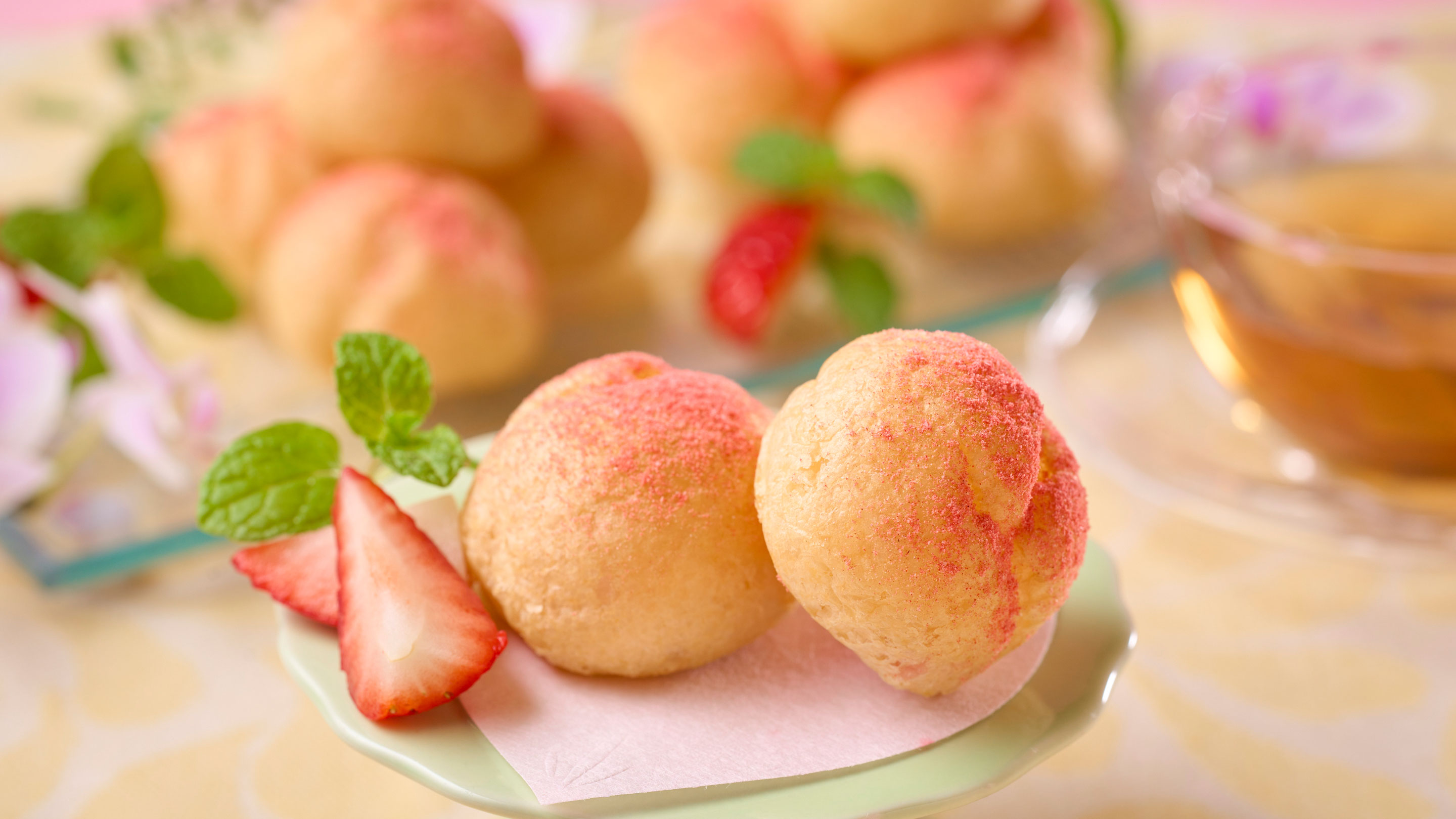 ストロベリーシュー・ア・ラ・クレーム（3/1～6/30春のフェアメニュー）　※イメージ