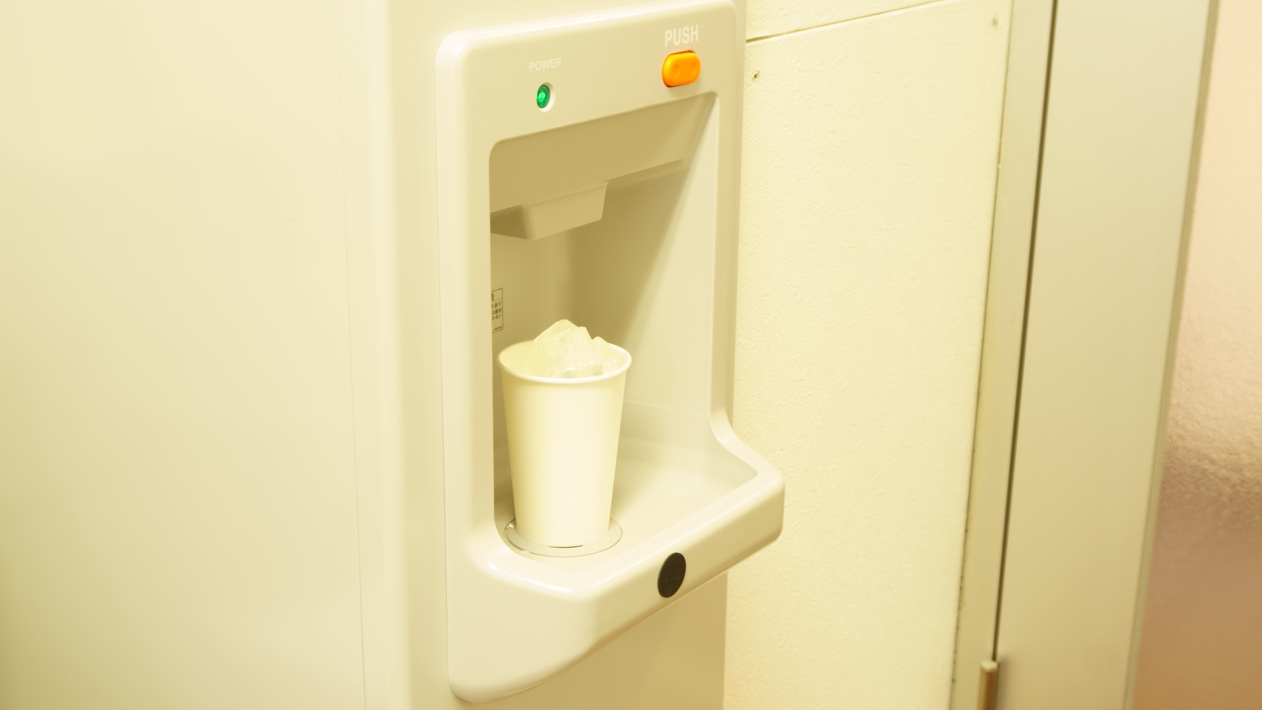 「製氷機」は4階ランドリールームに設置しております。