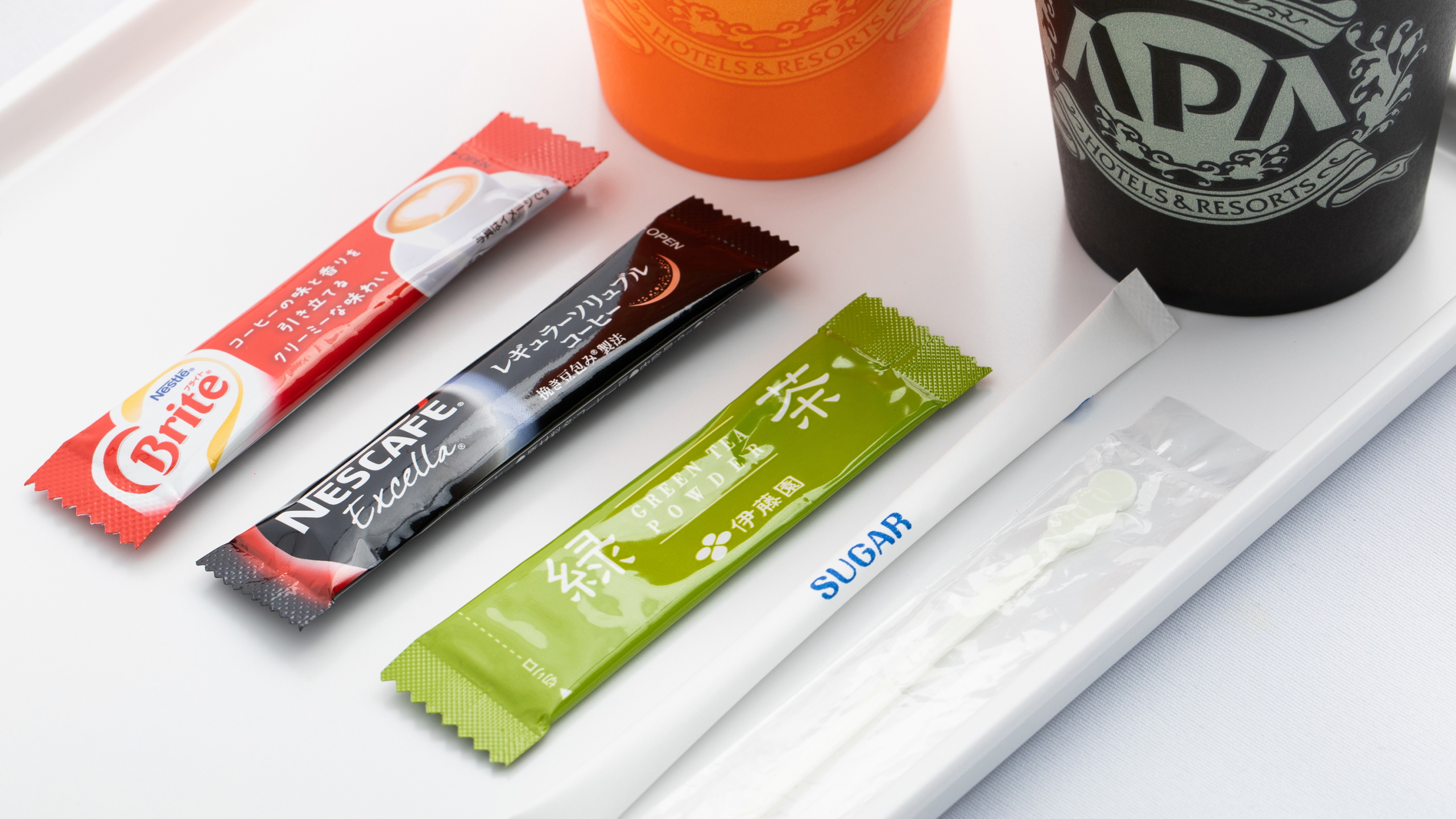 全客室に「コーヒーとお茶」のセットをご用意しております。