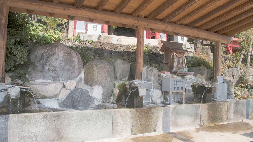 ・名水”宮川滝の口の湧き水”がくめる若宮八幡社