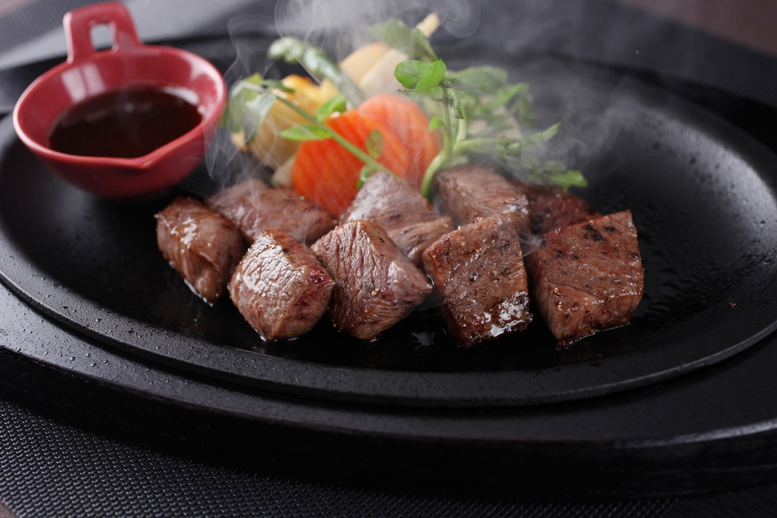 【プレミアム・夕食朝食付】ちょっと贅沢♪　近江牛サイコロステーキセット付・朝食付