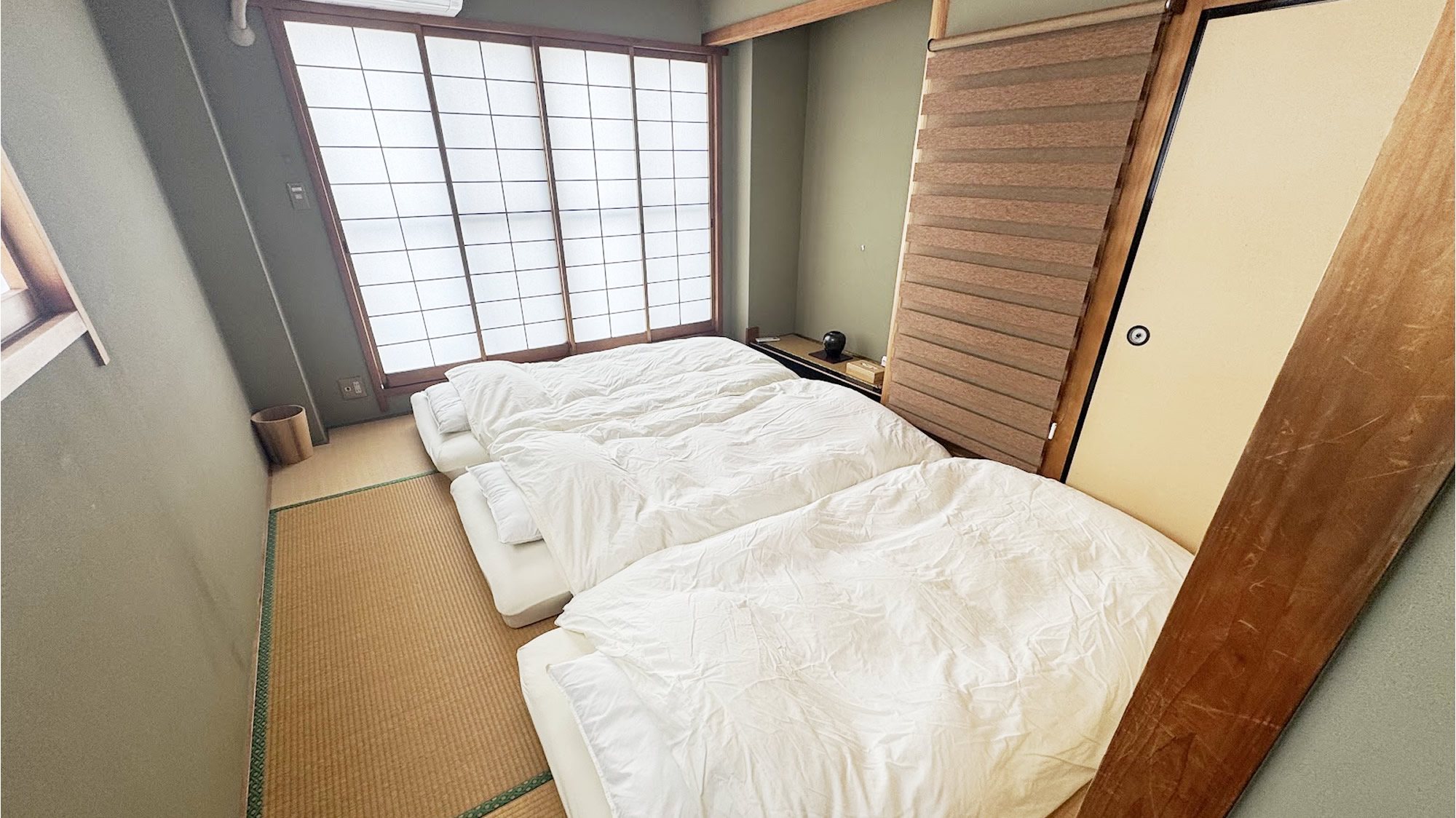 4階和室でお布団を3つ敷いたときのイメージ図です。