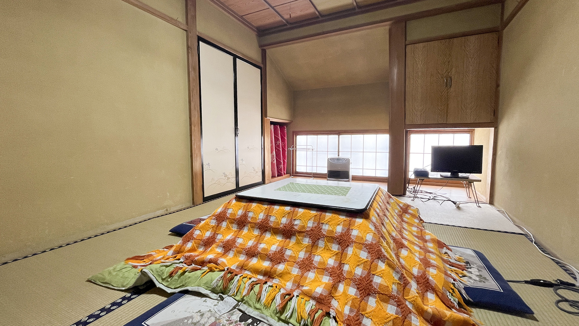 #懐かしい雰囲気の和室で、冬はこたつをお楽しみいただけます。