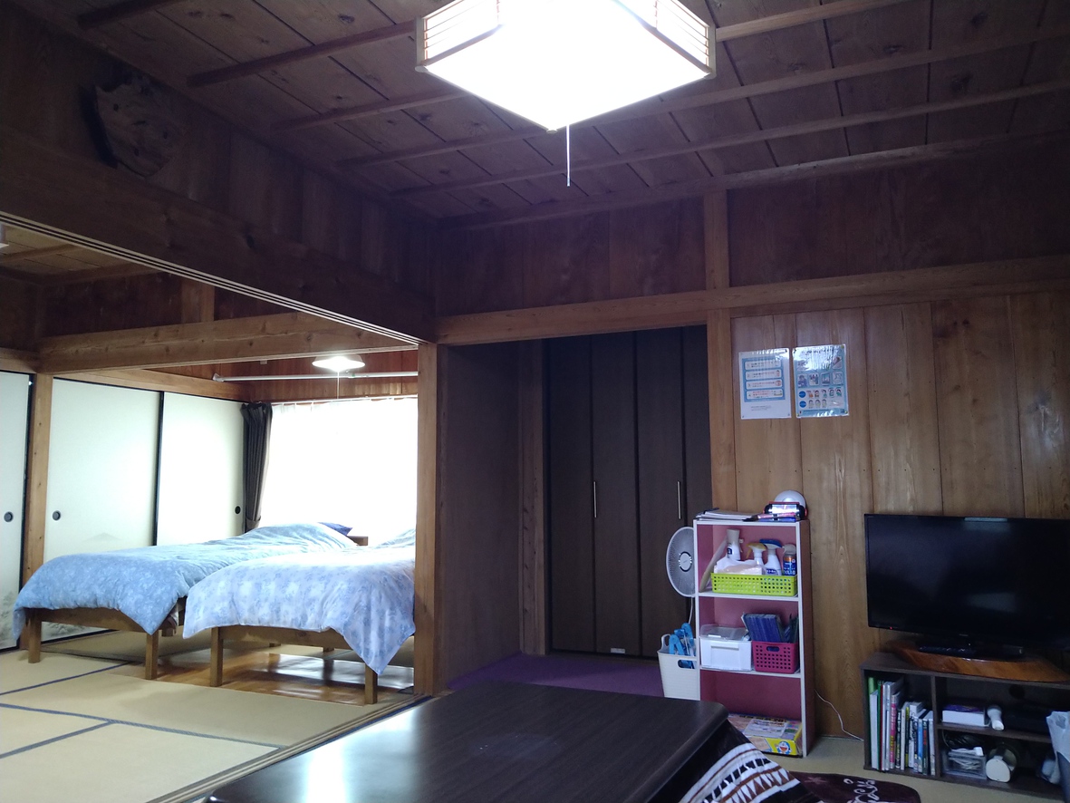 1日1組様限定、屋久杉でできた和室15畳の広く静かな部屋です