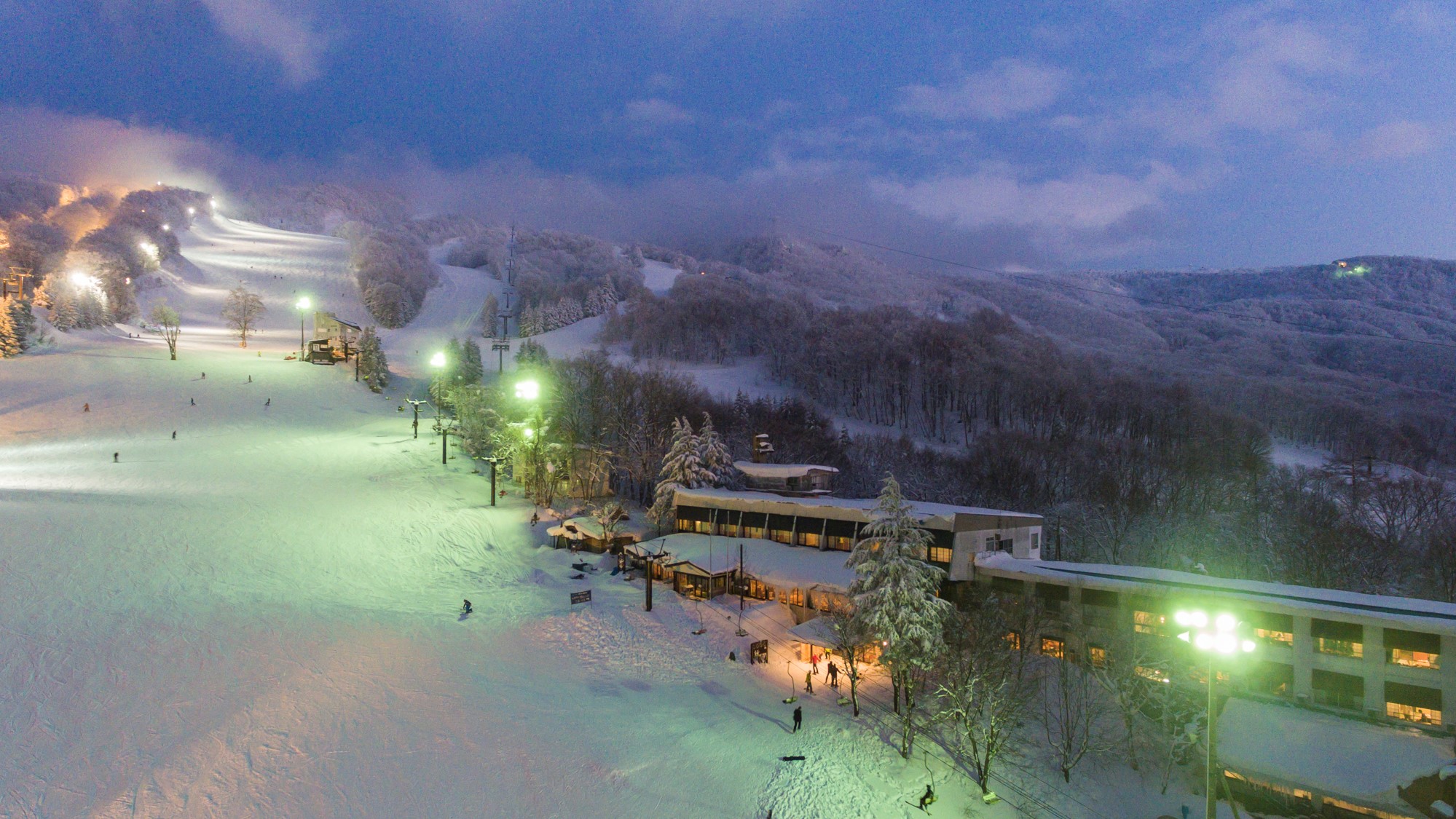 【蔵王温泉スキー場】ナイターで夜もスノーレジャー満喫