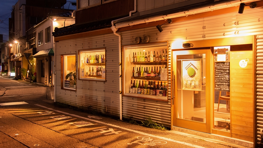 周辺・日本酒バル金澤酒趣／日本酒のプロが営むお店。北陸でよく食べる珍味も味わえます。