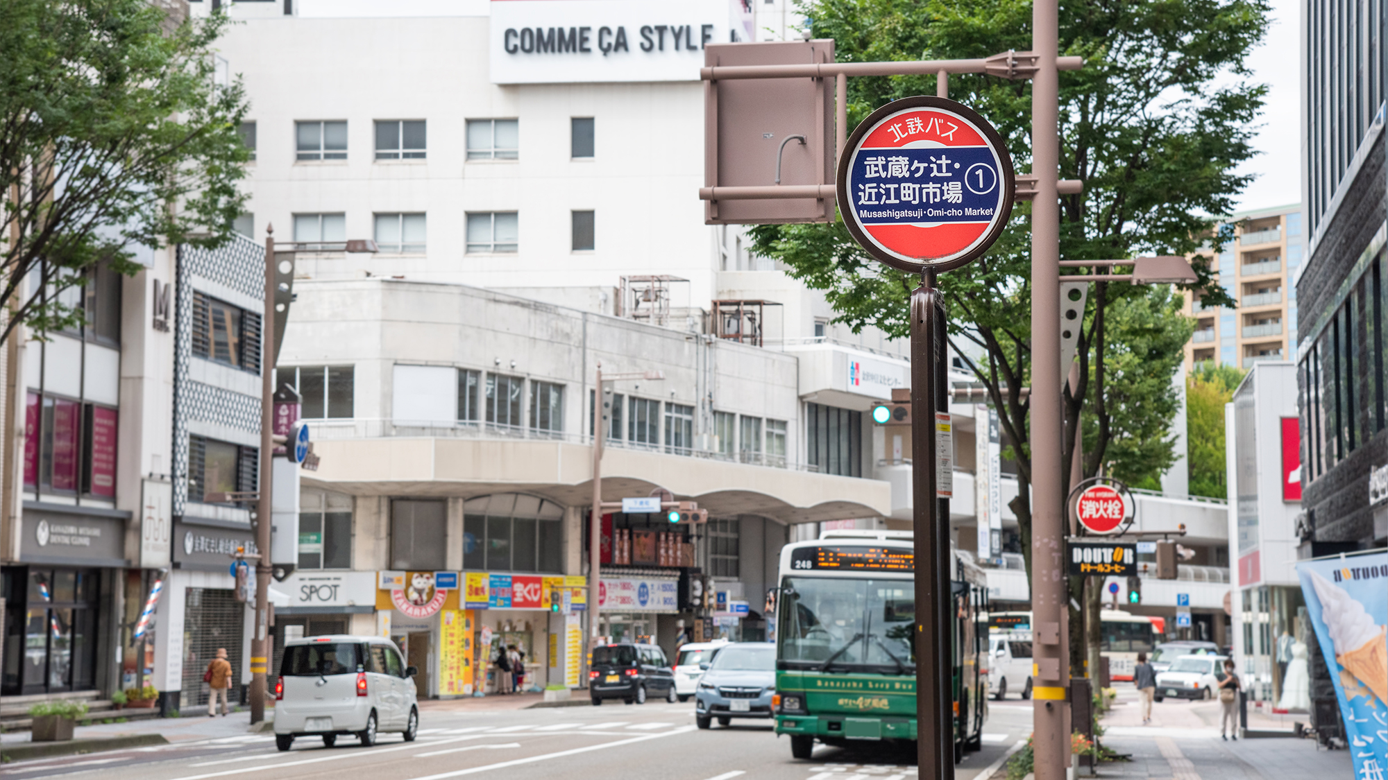 周辺／金沢駅東口から路線バス・観光周遊バス「武蔵ヶ辻・近江町市場」下車 徒歩3分です。