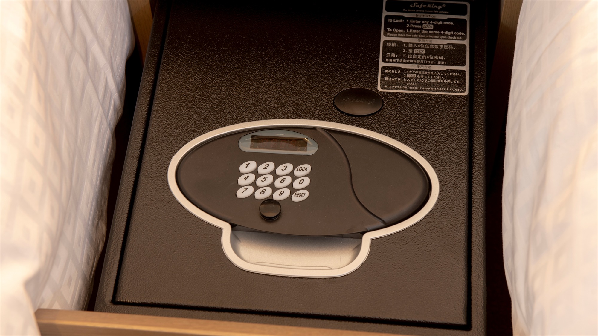 【客室設備】全客室にセーフティーボックス完備