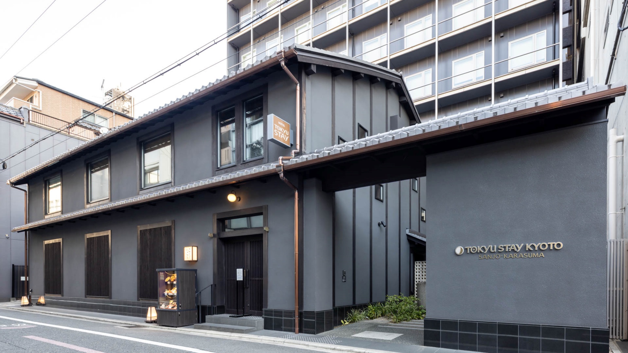 【ホテル外観／本館】地下鉄烏丸御池駅より徒歩２分