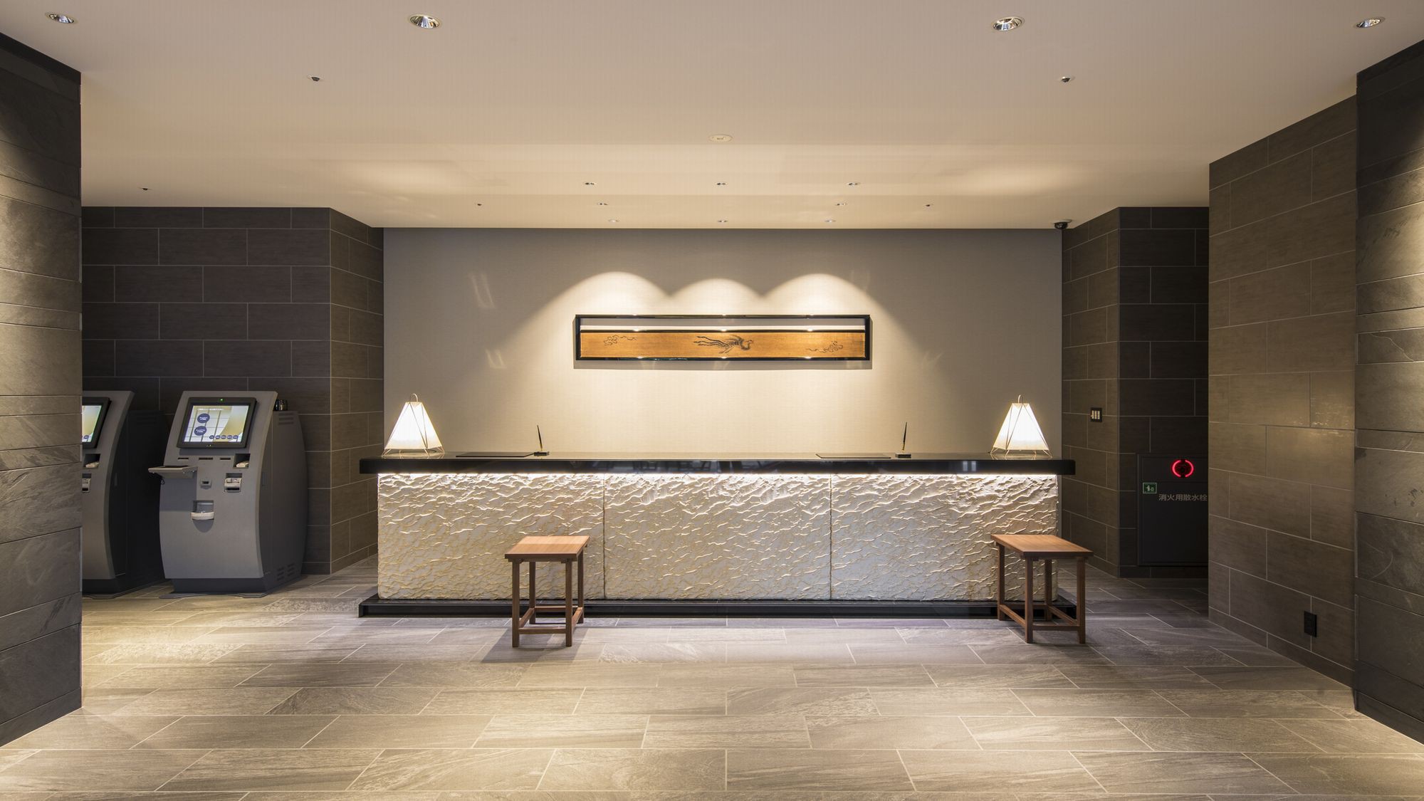 【ホテルフロント】おもてなしの心でお客様をお待ちしております。