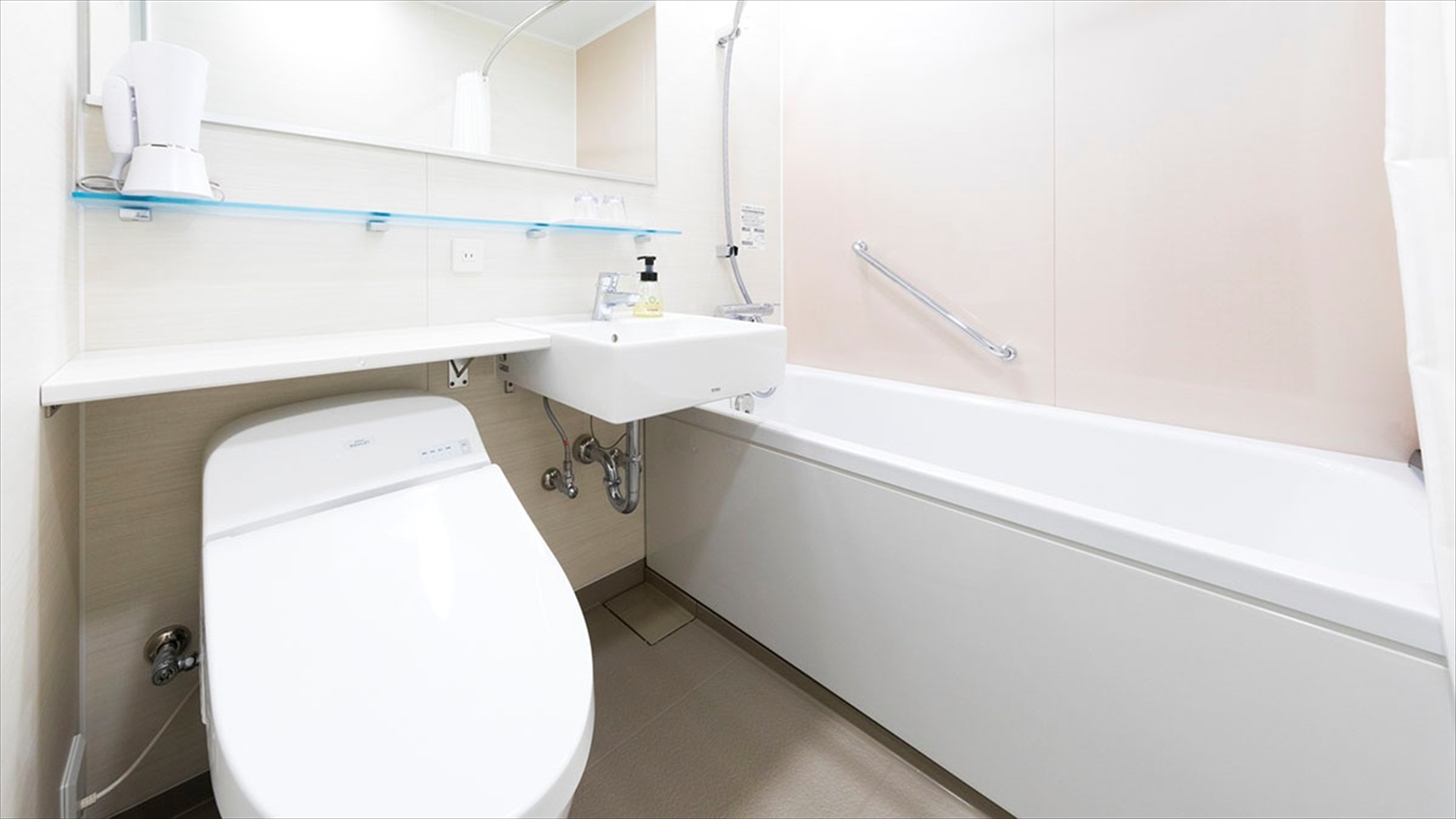 【バスルーム】広々としたユニットタイプのバスルーム