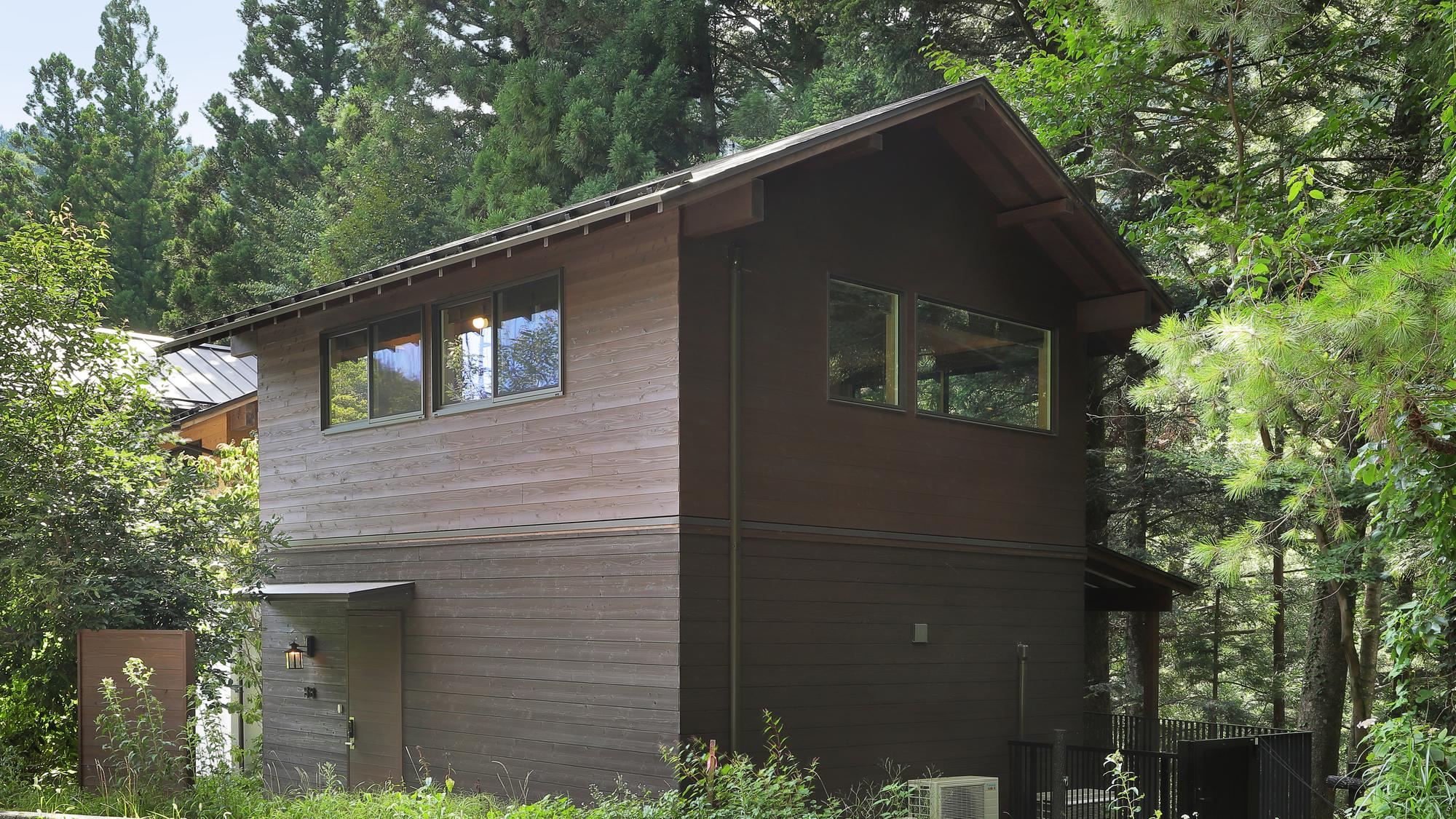 サファリブラック［露天風呂付＋テラス付／2階建］