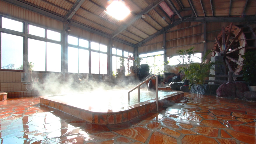京町温泉の泉質をお楽しみください。ゆっくりと浸かれる大浴場をご用意しています。