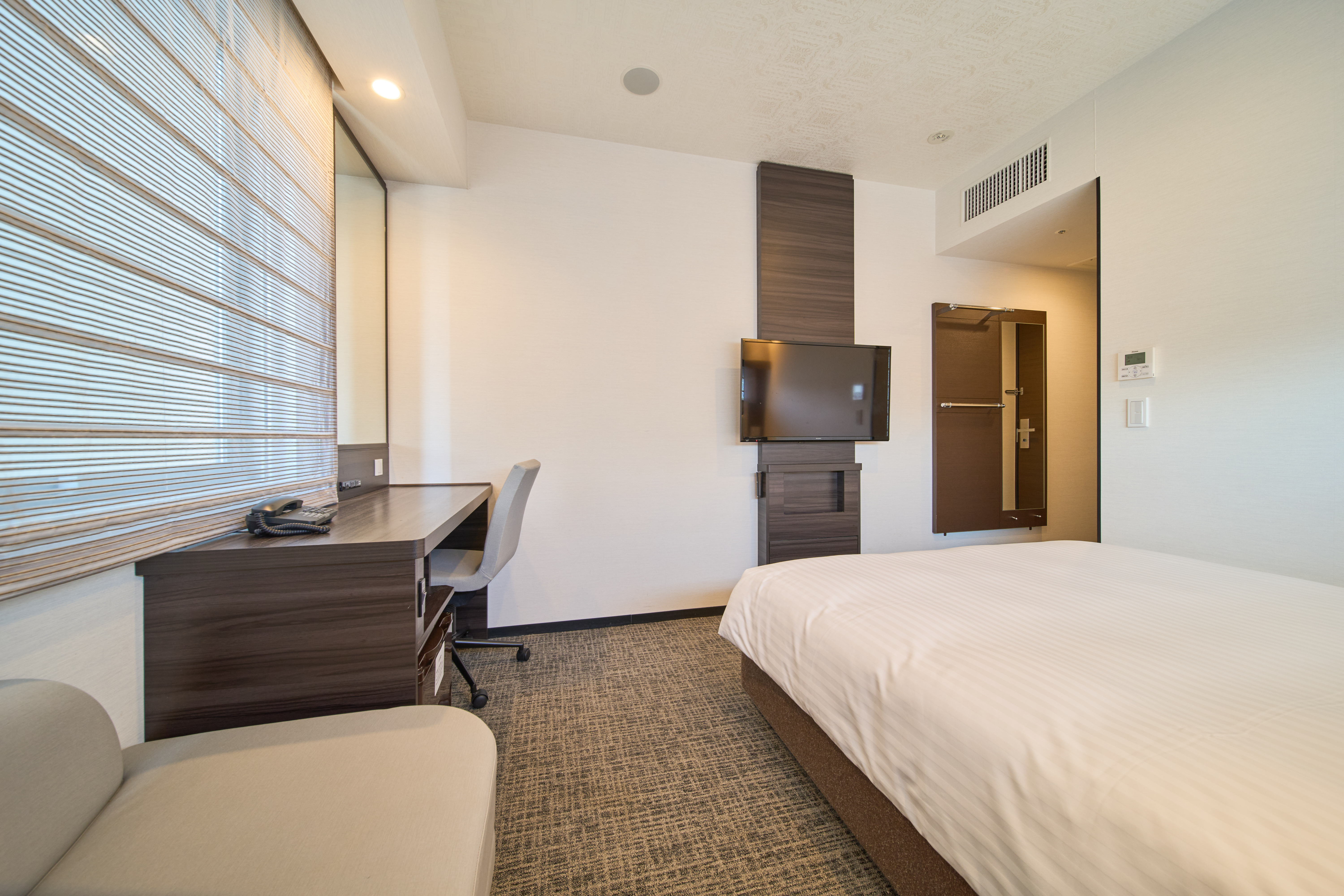 ダブル(17㎡ / 160cmサイズベッド)