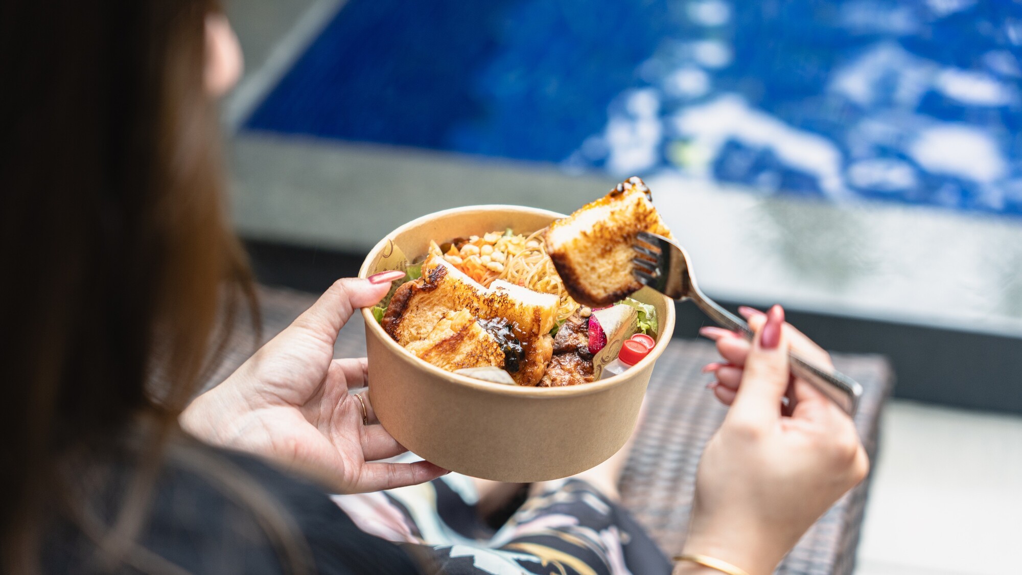 2連泊以上 美ら海近く！全室BBQ、プール、キッチン付コンド(日替り朝食付き)