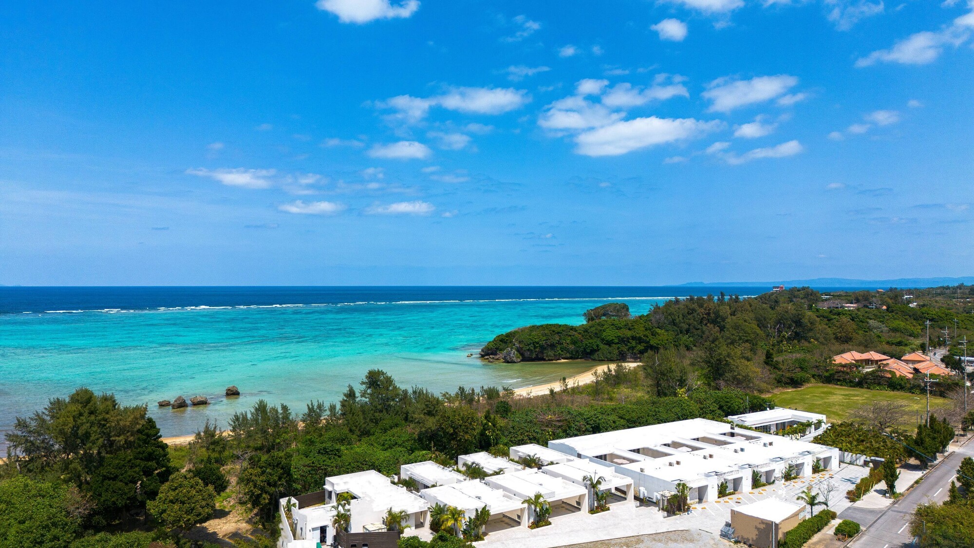 施設の裏には天然のビーチ