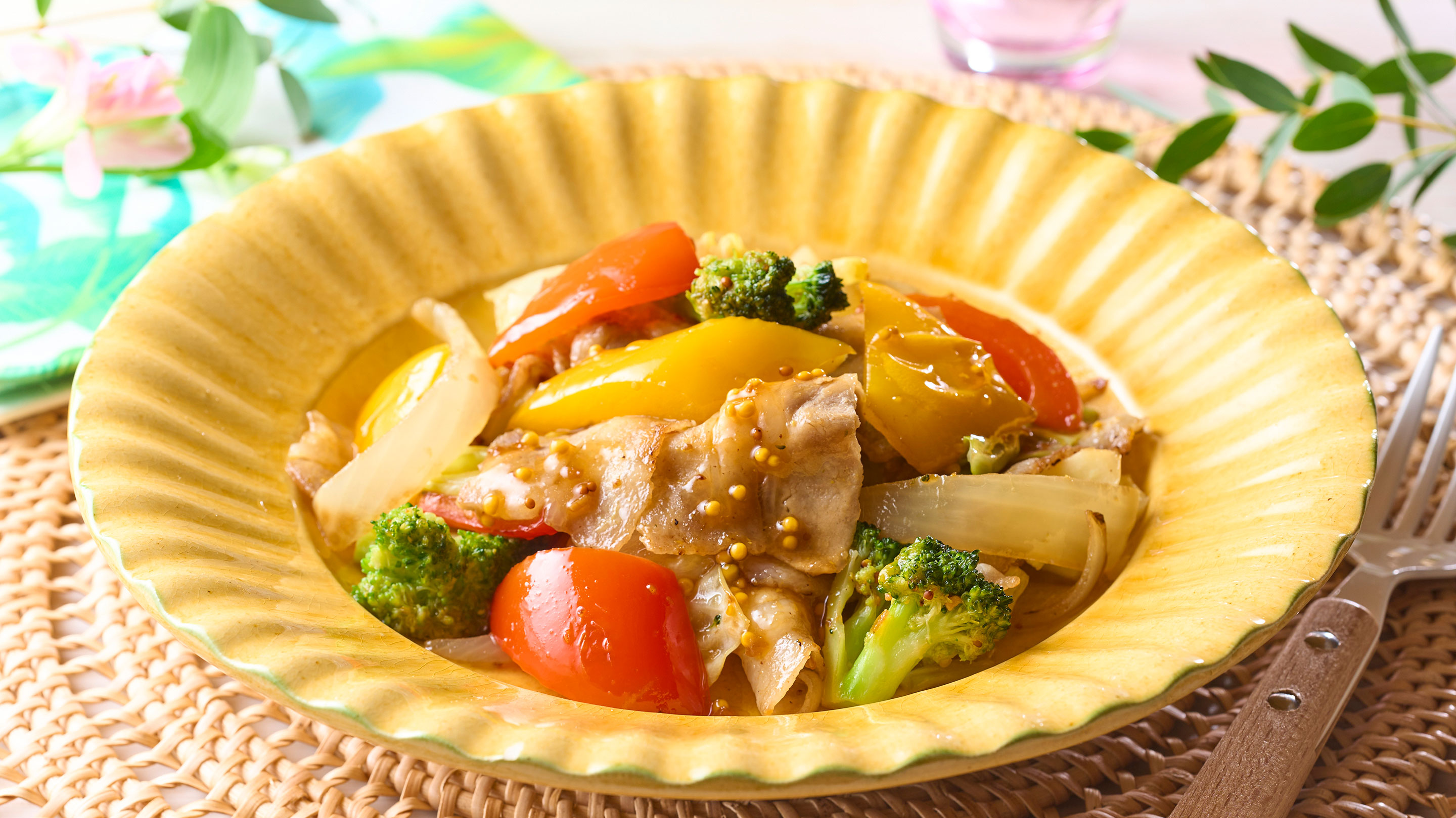 豚肉と夏野菜のハニーマスタードソース炒め（7/1～8/31）　※イメージ